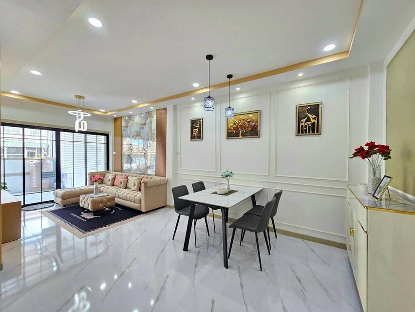 หมู่บ้านศรีประจักษ์7  ไทรน้อย นนทบุรีทาวน์เฮาส์ 2 ชั้น ถนนเมนค้าขายได้ ตกแต่งใหม่พร้อมอยู่ หลังบ้านติดทุ่งนา 7
