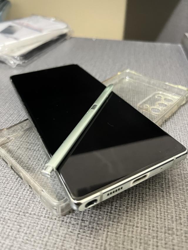 สินค้าSamsung Galaxy Note 20สี Mystic green 5G บอดี้ มีรอยเคสกัดตามภาพ ไม่มีผลกับการใช้งาน ปากกา ทัชสกรีน เขียนได้ปกติvฟังก์ชันอื่นๆใช้งานได้ปกติ 3