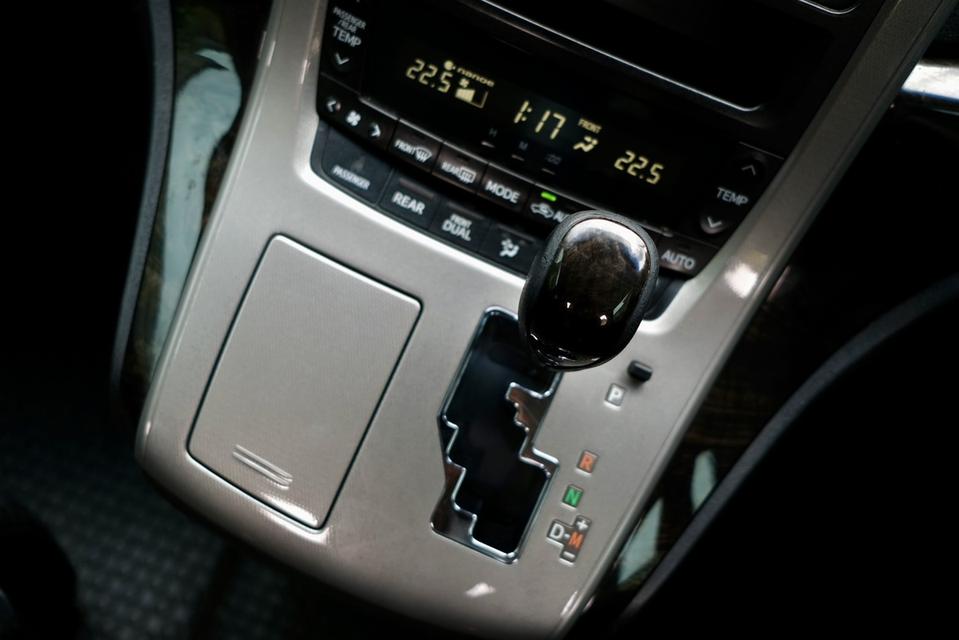 Toyota vellfire 13