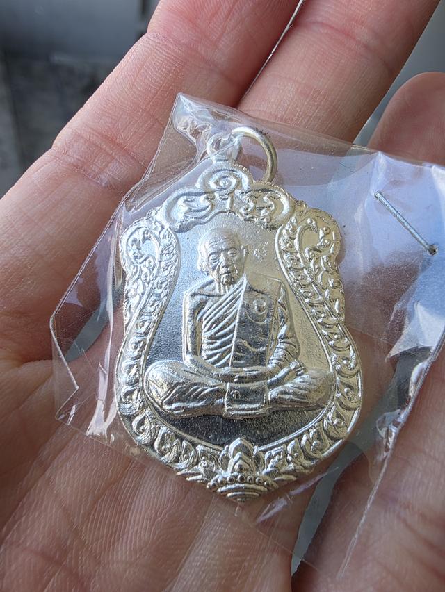 เหรียญ หลวงปู่ทิม สีเงิน หนักๆ ของสะสม สวยหายาก ขายตามสภาพ พร้อมส่ง