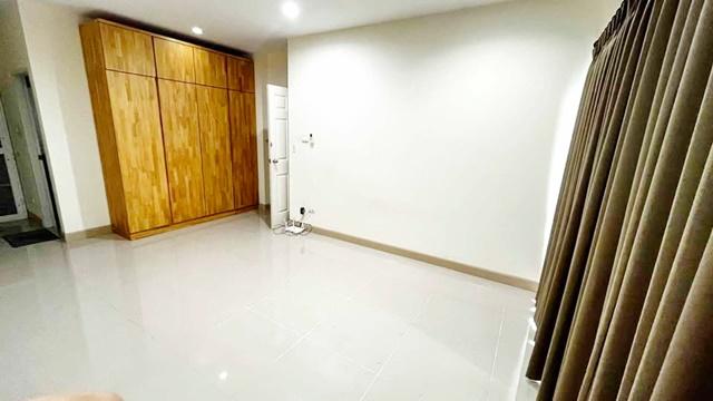 บ้านเดี่ยว คลองสาม 1.1 กม. บิ๊กซี ลำลูกกา 3นอน สวนกุหลาบวิทยาลัย รังสิต 2.2 กม. ให้เช่า2ชั้น 52 ตรว. 3น้ำ แอร์ครบ สถานีร 4
