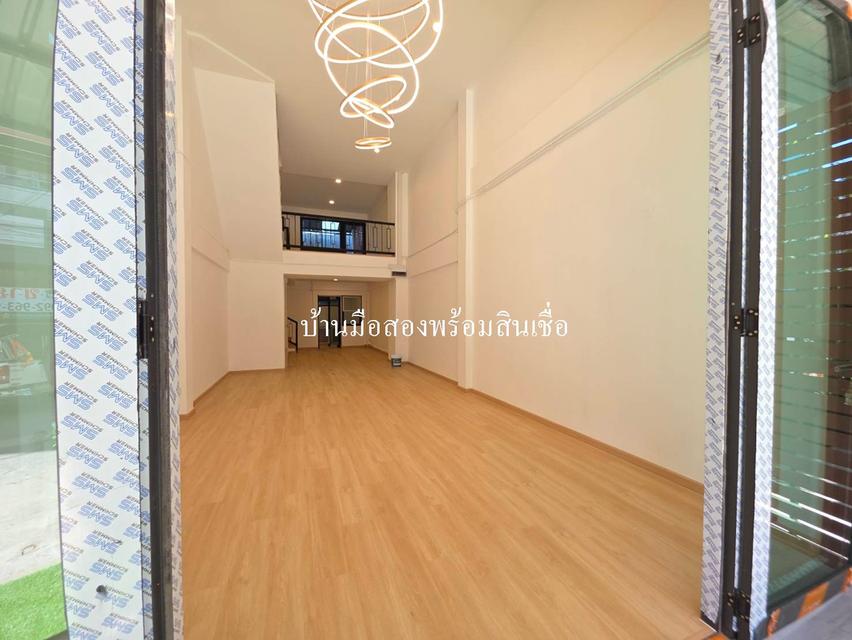 ถูกสุดในย่านนี้ อาคารพาณิชย์ 3 ชั้น ทำเลทอง เพียง 3.65 ล้าน "รามคำแหง 180" 3