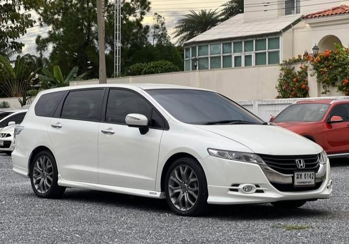 2012 Honda Odyssey สีขาว 2