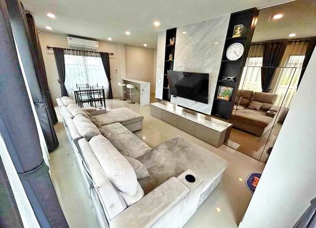 จัดเต็มเฟอร์ ม.กรุงเทพ รังสิต 3.2กม. ม.ธรรมศาสตร์ รังสิต 4.6กม. บ้านเดี่ยวหรู 2 ชั้น 4นอน รังสิต-คลอง2 บงกช31-35 52ตร.วา