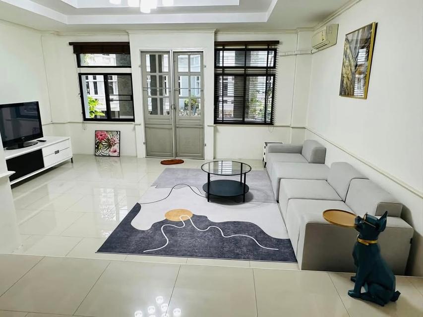 TOWNHOME สุขุมวิท ซอย 3 ใกล้มหาวิทยาลัย น้องๆนักศึกษาอยากจะหารกันเพื่ออยู่ หรือมองหาทำเลดีๆ สำหรับทำธุรกิจปล่อยเช่าAirbnb