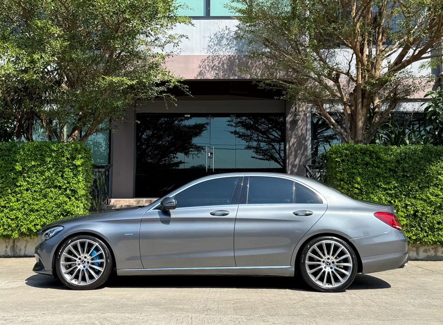 2018 BENZ C350e AMG รถมือเดียวออกป้ายแดง รถวิ่งน้อย เข้าศูนย์ทุกระยะ รถไม่เคยมีอุบัติเหตุครับ 5