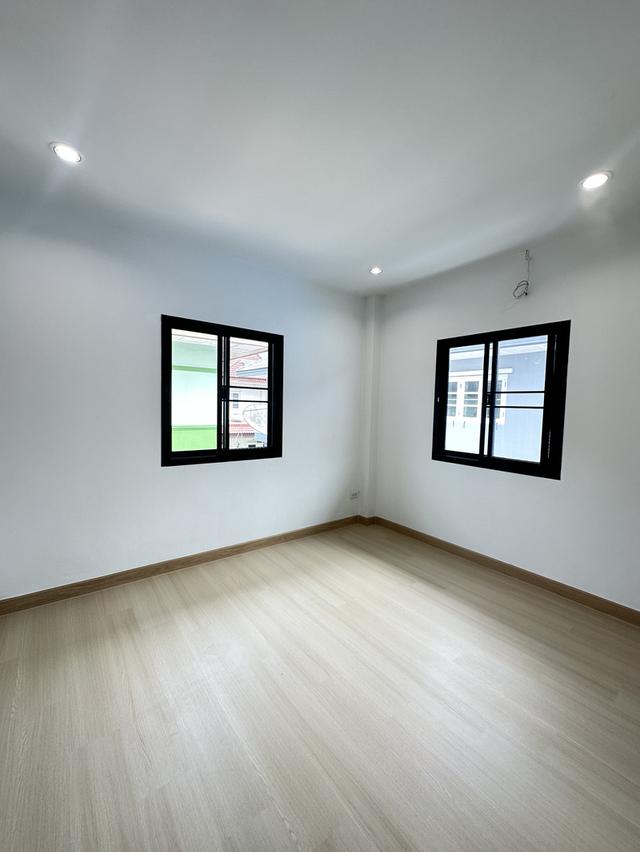 บ้านฟลอร่าวิลล์ สุวินทวงศ์ 38 19