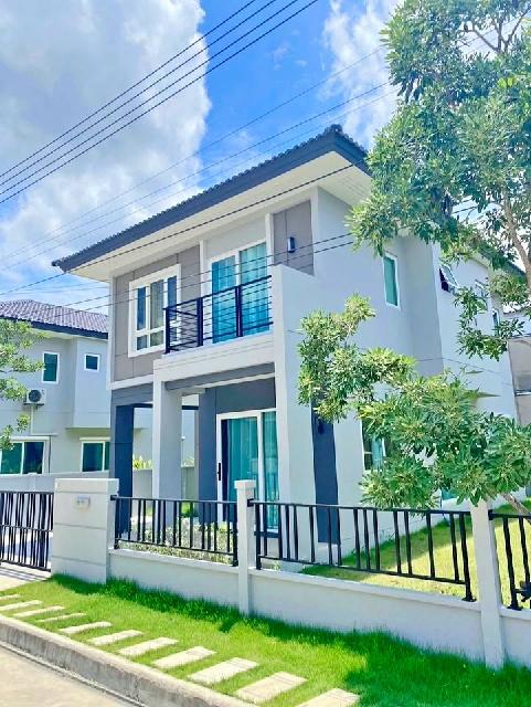 เซ็นทรัล ฉะเชิงเทรา 2.1 กม.ให้เช่าบ้านเดี่ยว 2 ชั้น 160 ตร.ม.40 ตร.วา.ติดถนนใหญ่ แยกสิริโสธร จัดเต็มเฟอร์ 3 นอน3 น้ำ 3