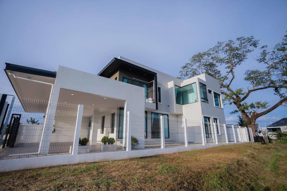 บ้านเดี่ยวในเมือง หน้าบ้านวิวภูเขา หลังบ้านมีน้ำ 1