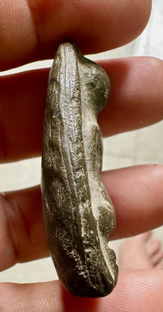 อู่ทองเนื้อดิน พิมพ์ใหญ่ (นิยม) กรุฤาษี เมืองทุ่งยั้ง จ.อุตรดิตถ์ องค์นี้แท้ดูง่าย สภาพสวย สุดยอดหายาก ของเมืองอุตรดิตถ์ รูปที่ 8