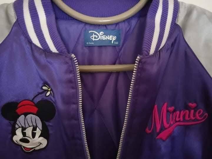 DISNEY เสื้อคลุมเนื้อผ้าเนียนเงา งานปักลายหน้า/หลัง+แนวแขนทั้งสองข้าง สภาพดี ไม่มีตำหนิเปื้อนขาด รูปที่ 5