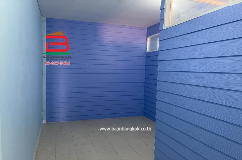อาคารพาณิชย์ 4 ชั้น ตรงข้ามตลาดกลางลาดสวาย (ลำลูกกาคลอง 4) เนื้อที่ 23.3 ตรว. ถนนไสวประชาราษฎร์ ตำบลลาดสวาย อำเภอลำลูกกา จังหวัดปทุมธานี