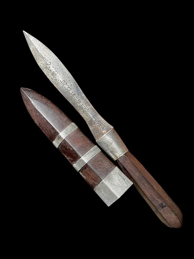 มีดหมอหลวงพ่อรุ่งวัดหนองสีนวล นครสวรรค์ ไม้พญางิ้วดำ ยุคต้น 7