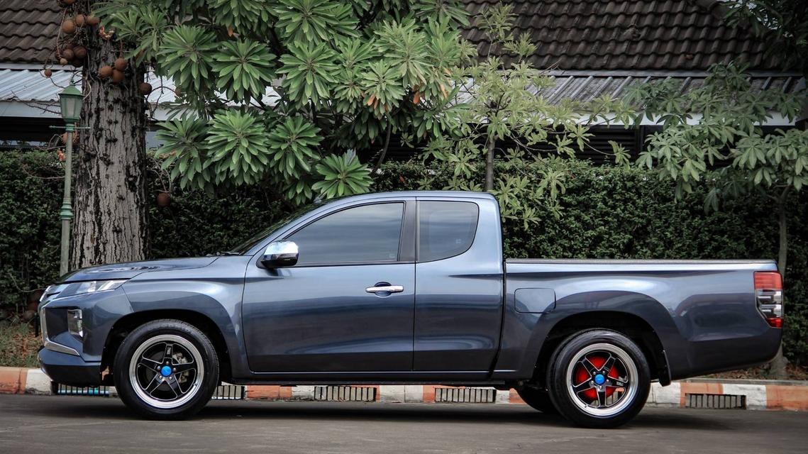 MITSUBISHI TRITON 2.5 GLX MEGA CAB ปี 2021 เครื่องยนต์ ดีเซล สีเทา เกียร์ ธรรมดา ไมล์เพียง 79,503 km. 3