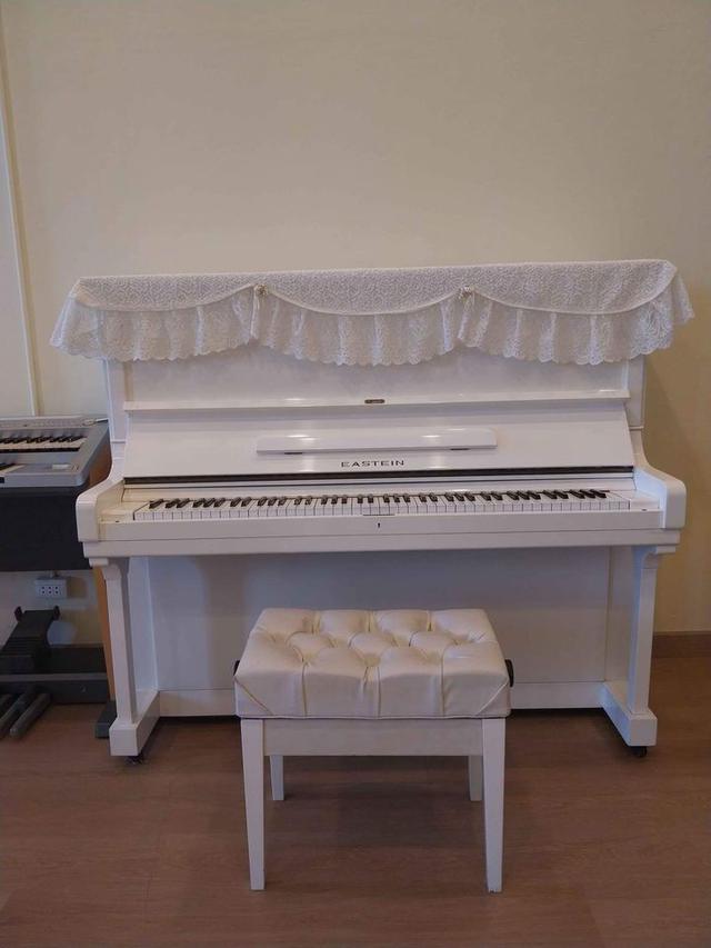 เปียโนสีขาว สภาพสวย 2