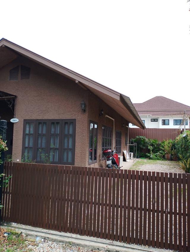 3 ห้องนอน 2 ห้องน้ำ - บ้านถนน สันโค้งหลวง ซอย 6, รอบเวียง, หมู่ที่ 4, เชียงราย 57000, ประเทศไทย📣 ขายบ้านเดี่ยวพร้อมอยู่ ใจกลางเมืองเชียงราย!📍  6