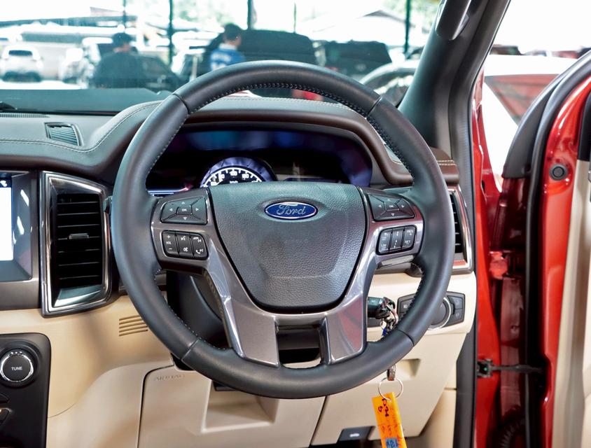 FORD EVEREST 3.2 TITANIUM+ 4WD ปี2017 ตัวท็อปสุดของรุ่น  ชุดแต่งรอบคัน ขับนิ่ม เครื่องแน่น 18