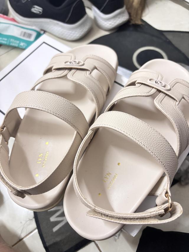 รองเท้าผู้หญิงแบรนด์LYN 2