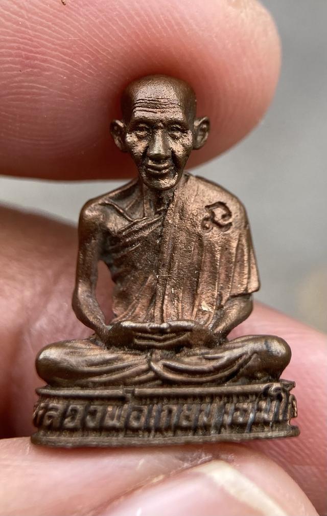  พระรูปหล่อเหมือนลอยองค์ หลวงพ่อเกษม เขมโก ปี 2532 