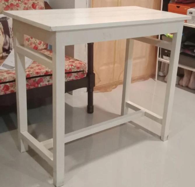โต๊ะไม้สีขาว 1