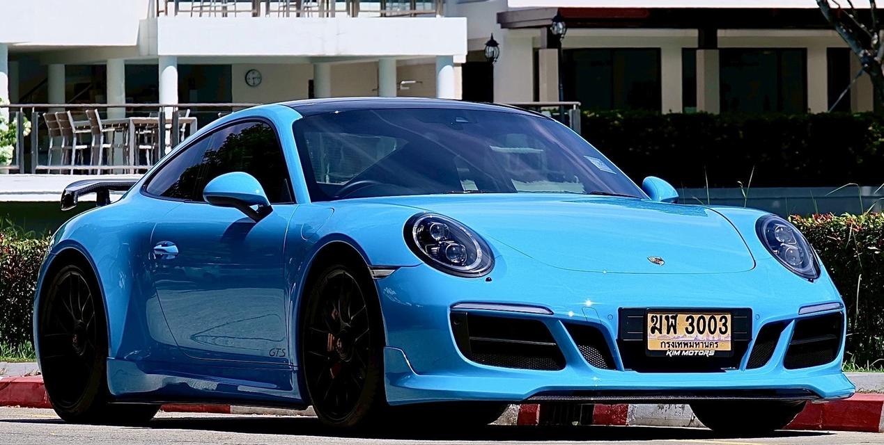 Porsche 911 Carrera 4 GTS