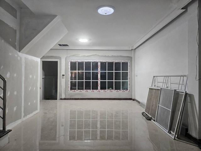 บ้านสไตล์โมเดิร์นเรียบหรู หมู่บ้านหนองตำลึงอมตะชลบุรี ทาวน์โฮม 2 ชั้น 20 ตรว 3 ห้องนอน 2 ห้องน้ำ ???? 2 ที่จอดรถ 1 โถงให 5