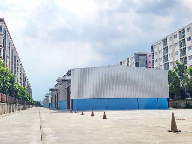 ลาดกระบัง โกดังให้เช่าใหม่ 500ตรม. 4โรง เดินถึง ARL ลาดกระบัง 648 ม. สนามบินสุวรรณภูมิ 4 กม. สารสาสน์วิเทศร่มเกล้า 4.8 ก 2