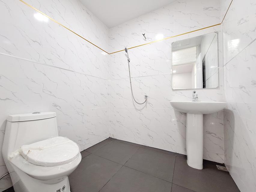 หมู่บ้านอยู่เจริญ 4 ลำลูกกาคลอง4 ถนนไสวประชาราษฎร์ ต.ลาดสวาย อ.ลำลูกกา จ.ปทุมธานี 20