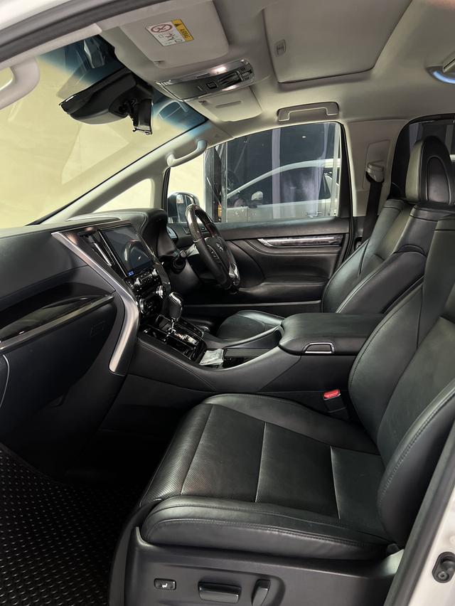 Toyota Alphard 2.5 SC Package