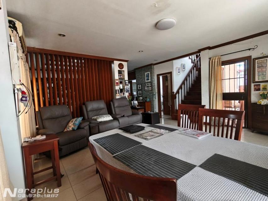 69090538 : ขายบ้านเดี่ยว 2 ชั้น พร้อมห้องใต้หลังคา ขนาด 58.3 ตรว. ถนนนาคนิวาส 37 แยก 1-8  บ้านติดตั้งโซล่าเซล ช่วยลดค่าไฟฟ้า และ เครื่องชาร์ทรถไฟฟ้า 8