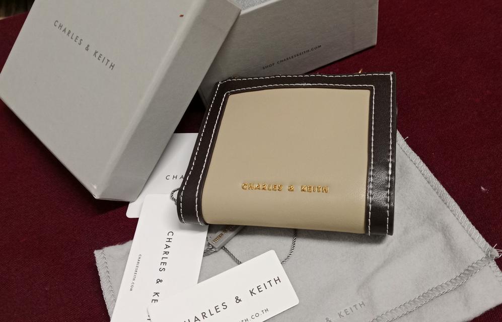 กระเป๋าสตางค์ CHARlES KEITH