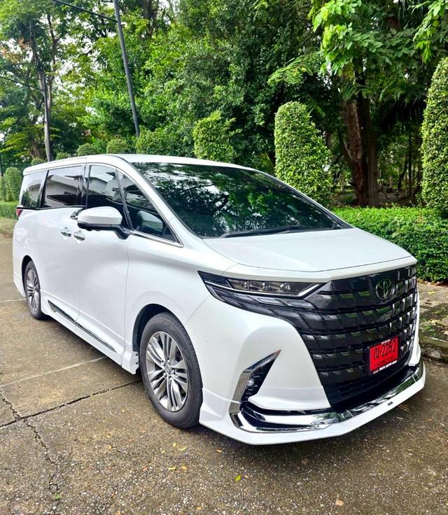 Toyota Alphard Z hybrid HEV E-Four สีขาว ปี 2025 ไมล์ 10,000 กม. 2