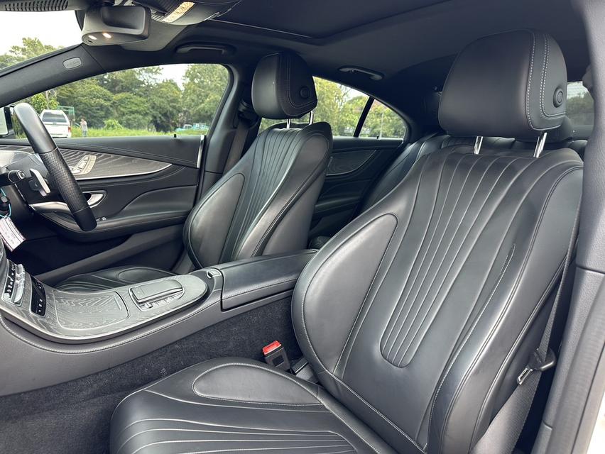 Mercedes-Benz CLS220d AMG Premium  ปี2021 สีขาว 8