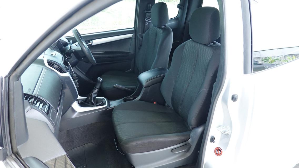 ISUZU DMAX Space Cab MT ปี 2018 สีเงิน 8