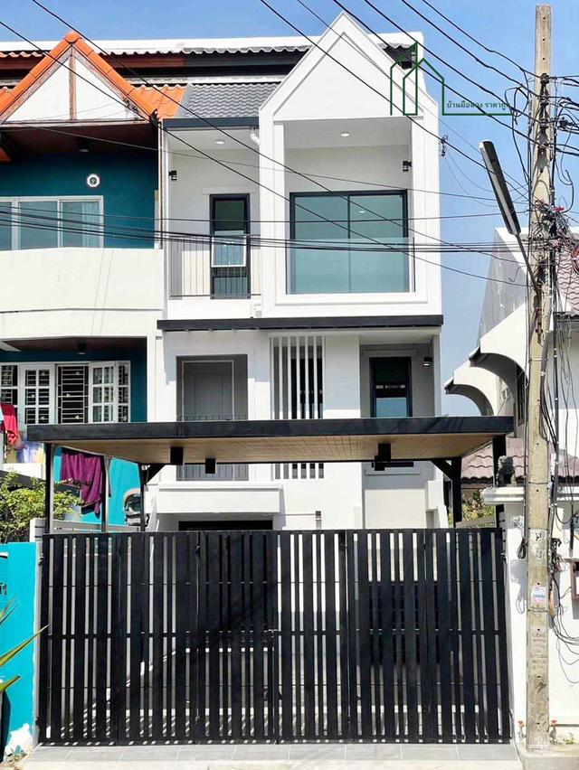 ทาวน์โฮม 3 ชั้น ติวานนท์ ตกแต่งใหม่พร้อมอยู่ ใกล้สถานีรถไฟฟ้า สามัคคี 