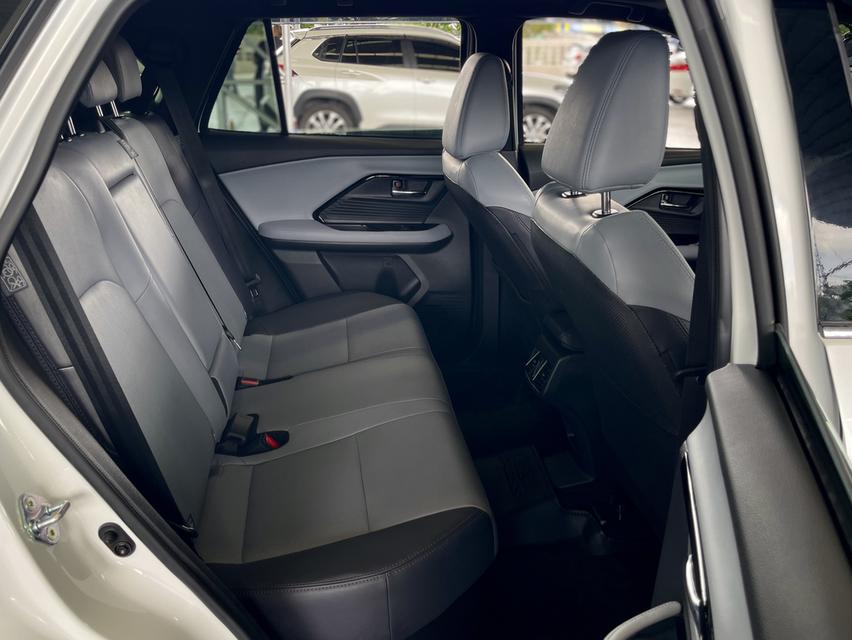 2024 Toyota Yaris Cross 1.5 HEV Premium Luxury สีขาว ไมล์ 7655 กม. 18