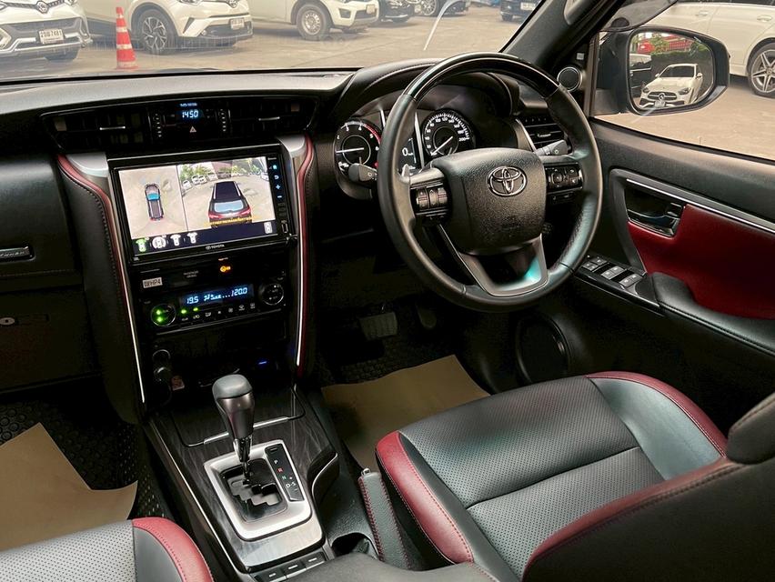 TOYOTA FORTUNER  12