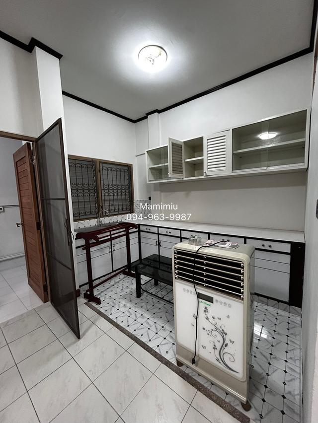 ให้เช่าบ้านลาดพร้าวใกล้รถไฟฟ้าMRTพหลโยธิน ตกแต่งใหม่สวย ทำเลดี เข้าออกซอยไม่ลึก 3นอน2น้ำ แอร์3เครื่อง มียามรักษาการณ์24ชม. 12