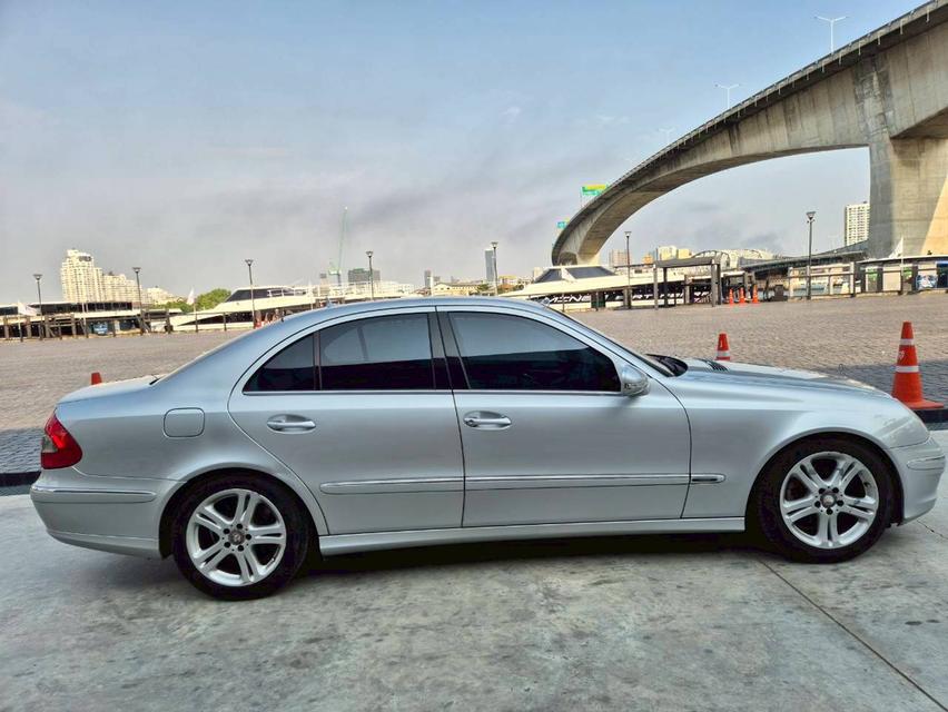 รถขาย Benz E200 W211 ปี 2009 สีเงิน เลขไมล์น้อย
