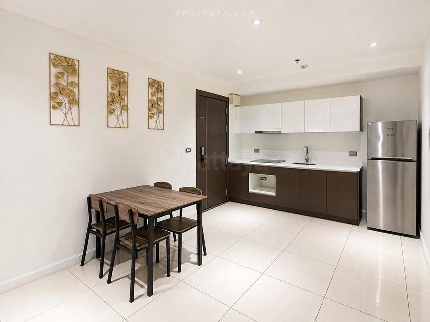 For Rent — Condo at The Point Pratumnak CondominiumCondo for yearly rent at The Point Pratumnak Condominium. Spacious unit on the 5th floor, ready 8