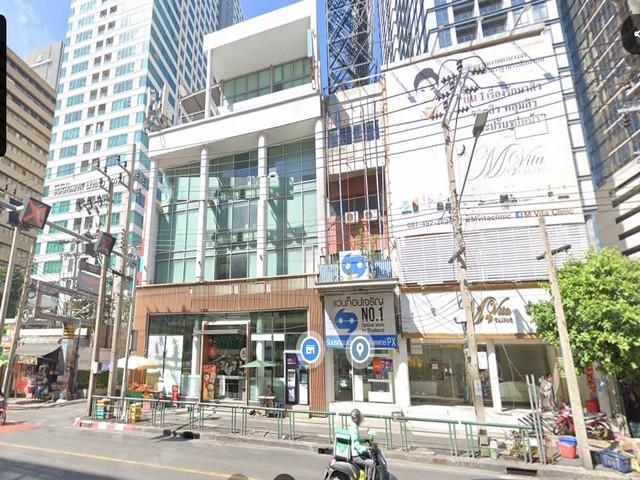 ขายอาคารพาณิชย์ 5.5 ชั้น 3 คูหา 61 ตร.วา หลังมุม ติดถนนอโศก สุขุมวิท 21 ใกล้ BTS อโศก และ MRT สุขุมวิท 1