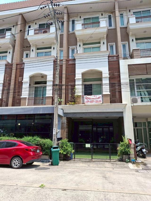 ทาวน์โฮม 4 ชั้น อาคาร Premium Place 1