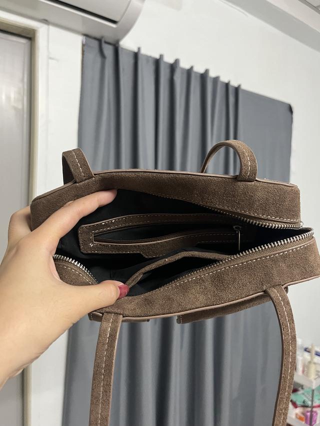 กระเป๋า Saitang Original รุ่น Roundy Bag Suede Choco (Special Color)