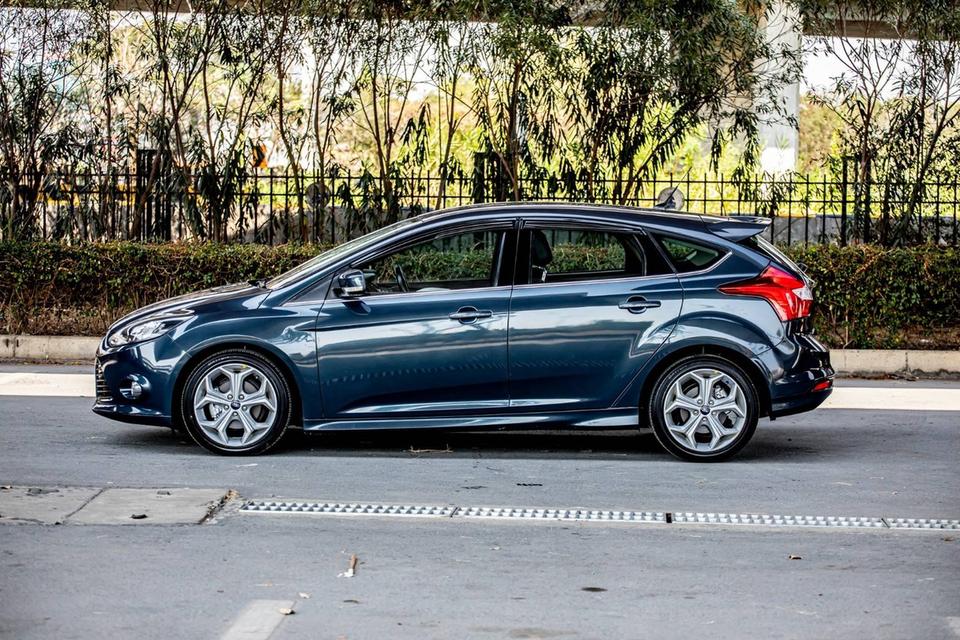 Ford Focus 2.0 สีเทา ปี 2014  เกียร์ auto เครื่องยนต์ เบนซิน 7