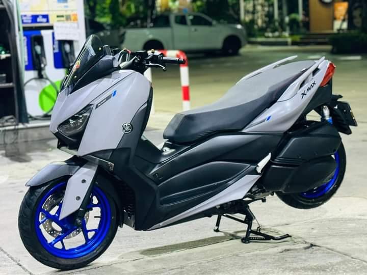 Yamaha Xmax สีขาวล้อน้ำเงิน 2