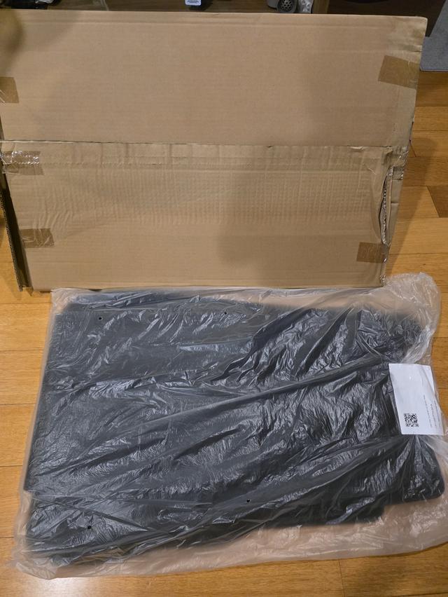 [FOR SALE] Genuine Tesla Model Y Floor Mats (พรมพื้นรถยนต์ Tesla Model Y ของแท้) รูปที่ 2