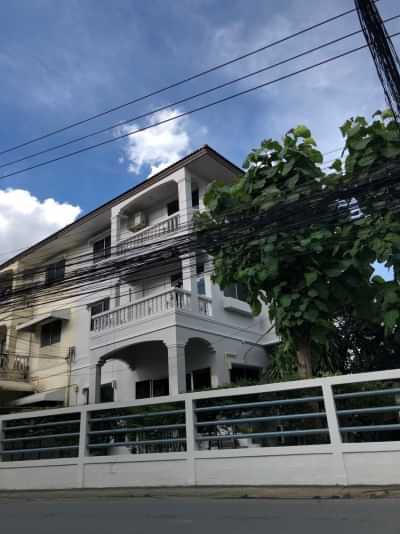 ให้เช่าอาคารพาณิชย์ 5 ชั้น ย่านเลียบด่วนรามอินทรา 3