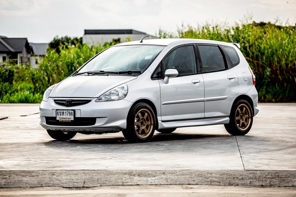 Honda Jazz 1.5S เกียร์ออโต้ ปี 2005 สีเทา  1