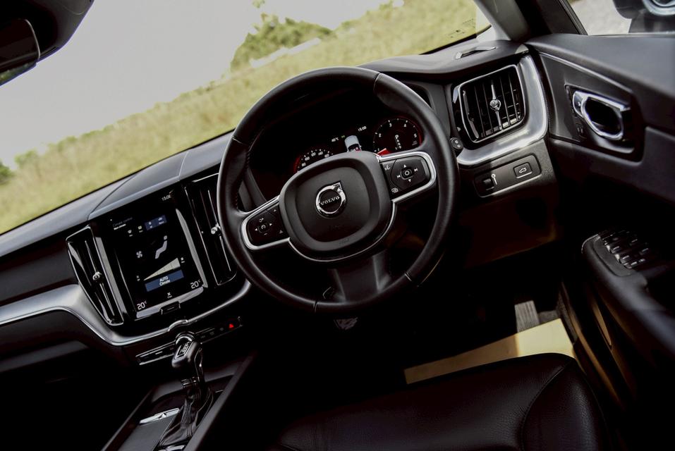 รหัสรถ CBL1092 VOLVO XC60 D4 MOMENTUM AWD AT 2018 12