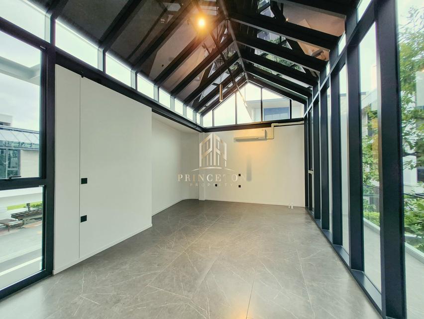 Luxury 3-Storey Modern Home VIVE New Krungthep Kreetha 12
